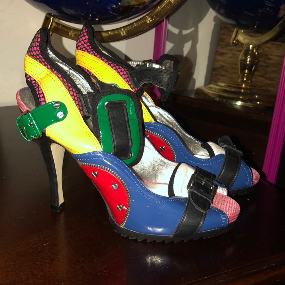 Steve Madden colorful buckle 4” size 9 heels